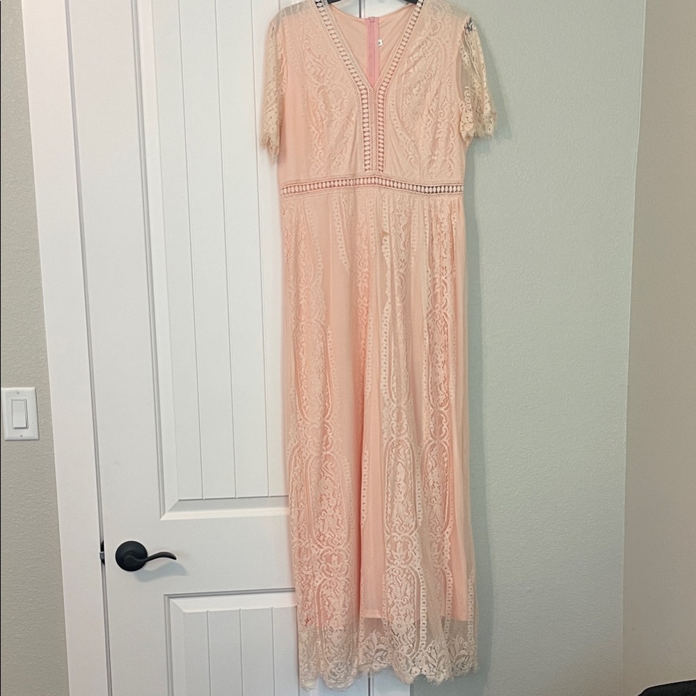 Elegant Lace Maxi Dress in Peach
